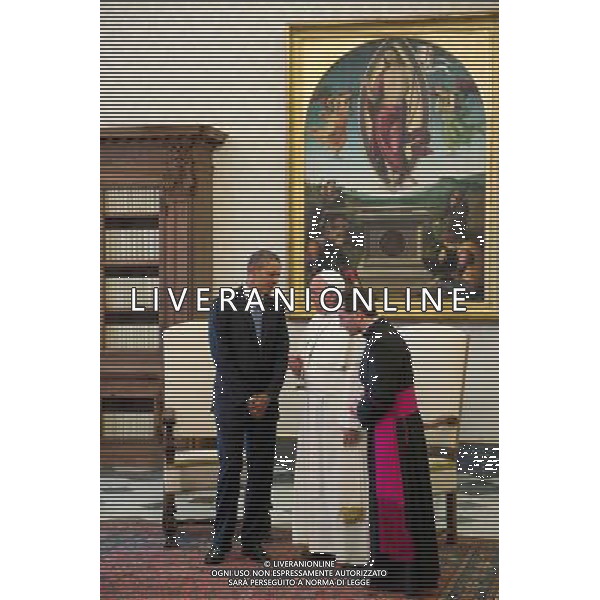 President Barack Obama talks with Pope Francis following a private audience at the Vatican, March 27, 2014. ©PHOTOSHOT/Agenzia Aldo Liverani sas - ITALY ONLY - EDITORIAL USE ONLY - Il Presidente americano Barack Obama