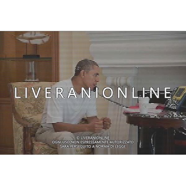 President Barack Obama talks on the telephone with President Francois Hollande of France to discuss the situation in Ukraine, in Key Largo, Florida, March 8, 2014. ©PHOTOSHOT/Agenzia Aldo Liverani sas - ITALY ONLY - EDITORIAL USE ONLY - Il Presidente americano Barack Obama