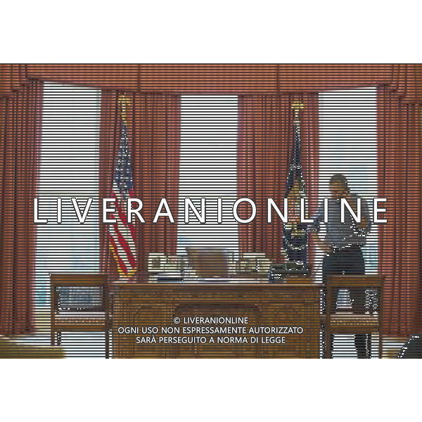 President Barack Obama talks on the phone in the Oval Office with Russian President Vladimir Putin about the situation in Ukraine, March 1, 2014. ©PHOTOSHOT/Agenzia Aldo Liverani sas - ITALY ONLY - EDITORIAL USE ONLY - Il Presidente americano Barack Obama