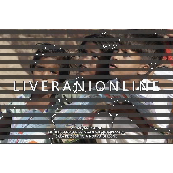 (140604) -- LAHORE, June 4, 2014 () -- Pakistani children attend the daily class at a slum on the outskirts of eastern Pakistan\'s Lahore, June 4, 2014. (/Jamil Ahmed)(zhf) ©photoshot/Agenzia Aldo Liverani sas - ITALY ONLY - EDITORIAL USE ONLY - bambini pakistan in una baraccopoli alla periferia di del Pakistan orientale Lahore, 4 giugno 2014