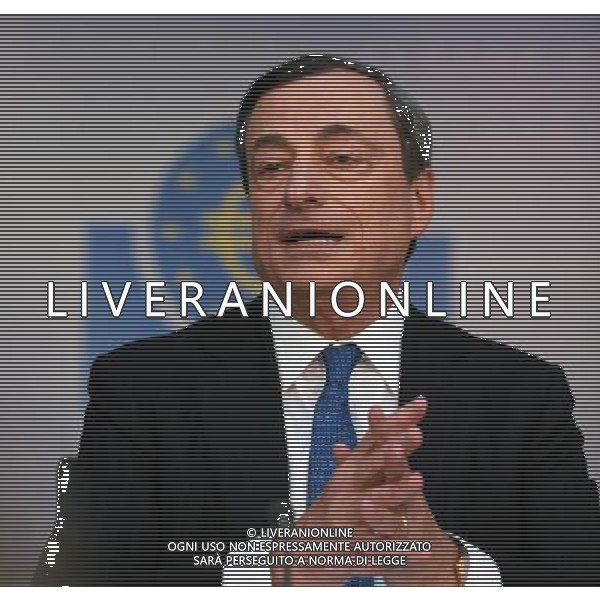 (140605) -- FRANKFURT, June 5, 2014 () -- The European Central Bank (ECB) President Mario Draghi attends a news conference in Frankfurt, Germany, June 5, 2014. The ECB on Thursday announced that interest rates of the main refinancing operation, marginal lending facility and deposit facility will be cut to 0.15 percent, 0.4 percent and -0.1 percent respectively. (/Luo Huanhuan) (dzl) ©PHOTOSHOT/Agenzia Aldo Liverani Sas - ITALY ONLY - EDITORIAL USE ONLY - Il Presidente della Banca centrale europea (BCE) Mario Draghi partecipa a una conferenza stampa a Francoforte, in Germania, 5 giugno 2014