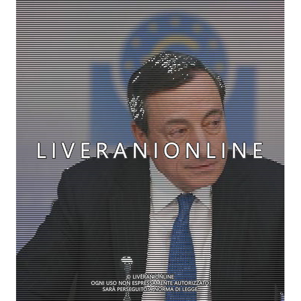(140605) -- FRANKFURT, June 5, 2014 () -- The European Central Bank (ECB) President Mario Draghi attends a news conference in Frankfurt, Germany, June 5, 2014. The ECB on Thursday announced that interest rates of the main refinancing operation, marginal lending facility and deposit facility will be cut to 0.15 percent, 0.4 percent and -0.1 percent respectively. (/Luo Huanhuan) (dzl) ©PHOTOSHOT/Agenzia Aldo Liverani Sas - ITALY ONLY - EDITORIAL USE ONLY - Il Presidente della Banca centrale europea (BCE) Mario Draghi partecipa a una conferenza stampa a Francoforte, in Germania, 5 giugno 2014