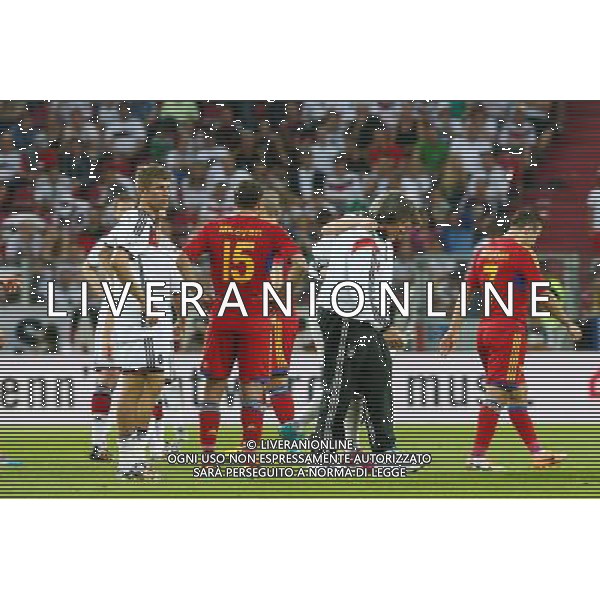06.06.2014, Coface Arena, Mainz, GER, FIFA WM, Testspiel, Deutschland vs Armenien, im Bild Marco Reus (Deutschland) schwerer verletzt. Er muss ausgewechselt werden und konnte mit dem linken Fuss nicht mehr auftreten. Links Thomas Mueller (Deutschland) und Hrayr Mkoyan (Armenien) // during friendly match between Germany and Armenia for Preparation of the FIFA Worldcup Brasil 2014 at the Coface Arena in Mainz, Germany on 2014/06/06. EXPA Pictures © 2014, PhotoCredit: EXPA/ Eibner-Pressefoto/ EIBNER *****ATTENTION - OUT of GER***** ©photoshot/Agenzia Aldo Liverani sas - ITALY ONLY - Germania vs Armenia partita amichevole in preparazione della Coppa del Mondo FIFA Brasile 2014 Coface Arena di Magonza, in Germania 06 giugno 2014