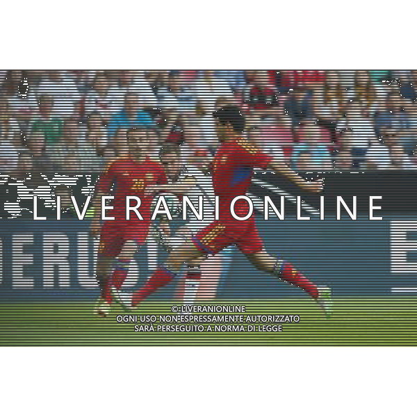 06.06.2014, Coface Arena, Mainz, GER, FIFA WM, Testspiel, Deutschland vs Armenien, im Bild Philipp Lahm (Deutschland) flankt zwischen Levon Hayrapetyan (Armenien), links und Robert Arzumanyan (Armenien), rechts, hindurch // during friendly match between Germany and Armenia for Preparation of the FIFA Worldcup Brasil 2014 at the Coface Arena in Mainz, Germany on 2014/06/06. EXPA Pictures © 2014, PhotoCredit: EXPA/ Eibner-Pressefoto/ EIBNER *****ATTENTION - OUT of GER***** ©photoshot/Agenzia Aldo Liverani sas - ITALY ONLY - Germania vs Armenia partita amichevole in preparazione della Coppa del Mondo FIFA Brasile 2014 Coface Arena di Magonza, in Germania 06 giugno 2014
