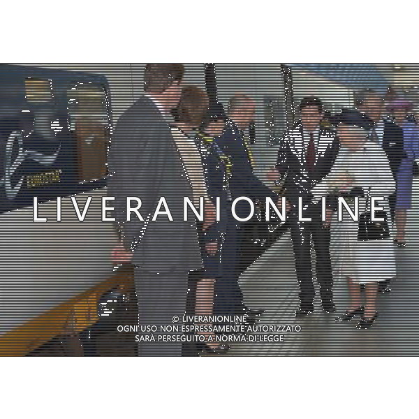 LONDON, ENGLAND - JUNE 05: Nicolas Petrovic, CEO Eurostar introduces Queen Elizabeth II to members of staff before boarding the Eurostar train during a ceremony to mark the 20th Anniversary of the opening of the Eurotunnel as she departs for a State visit to France at St Pancras Station on June 5, 2014 in London, England. (Photo by Anthony Harvey - WPA Pool /Getty Images) ©photoshot/Agenzia Aldo Liverani sas - ITALY ONLY - REALI INGLESI: La Regina Elisabetta II d\'Inghilterra al 20mo° anniversario dell\'apertura dell\'Eurotunnel durante la sua visita di Stato in Francia alla stazione di St Pancras il 5 giugno 2014 a Londra, Inghilterra
