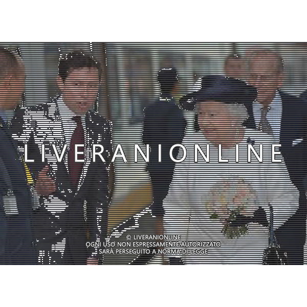 LONDON, ENGLAND - JUNE 05: Nicolas Petrovic, CEO Eurostar introduces Queen Elizabeth II to members of staff before boarding the Eurostar train during a ceremony to mark the 20th Anniversary of the opening of the Eurotunnel as she departs for a State visit to France at St Pancras Station on June 5, 2014 in London, England. (Photo by Anthony Harvey - WPA Pool /Getty Images) ©photoshot/Agenzia Aldo Liverani sas - ITALY ONLY - REALI INGLESI: La Regina Elisabetta II d\'Inghilterra al 20mo° anniversario dell\'apertura dell\'Eurotunnel durante la sua visita di Stato in Francia alla stazione di St Pancras il 5 giugno 2014 a Londra, Inghilterra