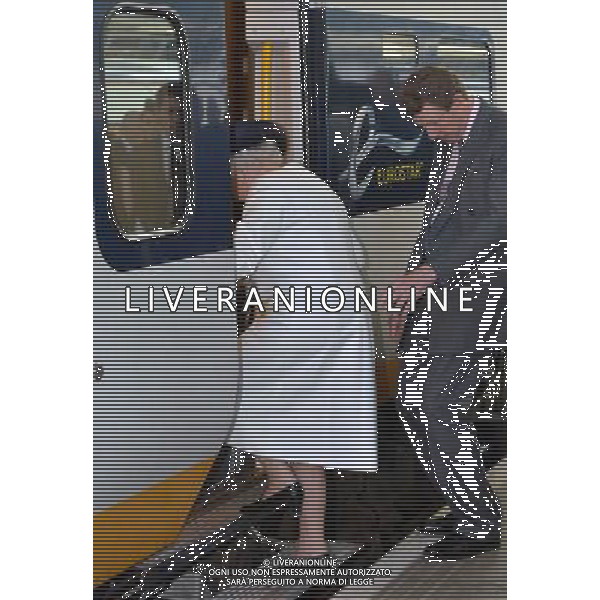LONDON, ENGLAND - JUNE 05: Queen Elizabeth II boards the Eurostar train during a ceremony to mark the 20th Anniversary of the opening of the Eurotunnel as she departs for a State visit to France at St Pancras Station on June 5, 2014 in London, England. (Photo by Anthony Harvey - WPA Pool /Getty Images) ©photoshot/Agenzia Aldo Liverani sas - ITALY ONLY - REALI INGLESI: La Regina Elisabetta II d\'Inghilterra al 20mo° anniversario dell\'apertura dell\'Eurotunnel durante la sua visita di Stato in Francia alla stazione di St Pancras il 5 giugno 2014 a Londra, Inghilterra
