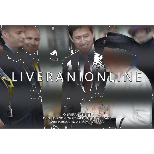 LONDON, ENGLAND - JUNE 05: Nicolas Petrovic, CEO Eurostar introduces Queen Elizabeth II to members of staff before boarding the Eurostar train during a ceremony to mark the 20th Anniversary of the opening of the Eurotunnel as she departs for a State visit to France at St Pancras Station on June 5, 2014 in London, England. (Photo by Anthony Harvey - WPA Pool /Getty Images) ©photoshot/Agenzia Aldo Liverani sas - ITALY ONLY - REALI INGLESI: La Regina Elisabetta II d\'Inghilterra al 20mo° anniversario dell\'apertura dell\'Eurotunnel durante la sua visita di Stato in Francia alla stazione di St Pancras il 5 giugno 2014 a Londra, Inghilterra