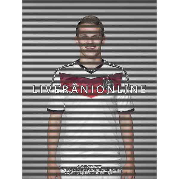 firo : 24.05.2014 Fu§ball,Fussball,Nationalmannschaft Deutschland, Weltmeisterschaft, WM 2014 Brasilien,Portraittermin, Matthias GINTER, Portrait, $worldrightsEs gelten unsere AGB, einsehbar auf www.firosportphoto.de Poolfoto, copyright by firo sportphoto: Coesfelder Str.207 48249 DŸlmenTel.:02594 9916004 www.firosportphoto.de mail@firosportphoto.de (V o l k s b a n k B o c h u m - W i t t e n ) BLZ.: 430 601 29 Kt. Nr.: 341 117 100 Tel.:02594 9916004 AG ALDO LIVERANI SAS ONLY ITALY