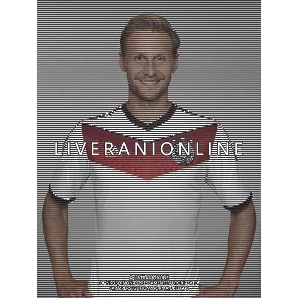 firo : 24.05.2014 Fu§ball,Fussball,Nationalmannschaft Deutschland, Weltmeisterschaft, WM 2014 Brasilien,Portraittermin, Benedikt H…WEDES, Portrait, $worldrightsEs gelten unsere AGB, einsehbar auf www.firosportphoto.de Poolfoto, copyright by firo sportphoto: Coesfelder Str.207 48249 DŸlmenTel.:02594 9916004 www.firosportphoto.de mail@firosportphoto.de (V o l k s b a n k B o c h u m - W i t t e n ) BLZ.: 430 601 29 Kt. Nr.: 341 117 100 Tel.:02594 9916004 AG ALDO LIVERANI SAS ONLY ITALY