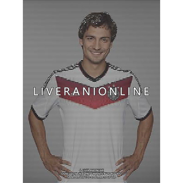 firo : 24.05.2014 Fu§ball,Fussball,Nationalmannschaft Deutschland, Weltmeisterschaft, WM 2014 Brasilien,Portraittermin, Mats HUMMELS, Portrait, $worldrightsEs gelten unsere AGB, einsehbar auf www.firosportphoto.de Poolfoto, copyright by firo sportphoto: Coesfelder Str.207 48249 DŸlmenTel.:02594 9916004 www.firosportphoto.de mail@firosportphoto.de (V o l k s b a n k B o c h u m - W i t t e n ) BLZ.: 430 601 29 Kt. Nr.: 341 117 100 Tel.:02594 9916004 AG ALDO LIVERANI SAS ONLY ITALY
