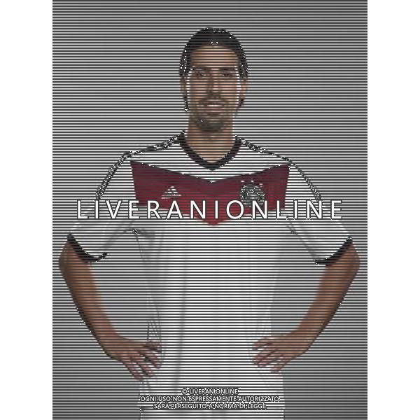 firo : 24.05.2014 Fu§ball,Fussball,Nationalmannschaft Deutschland, Weltmeisterschaft, WM 2014 Brasilien,Portraittermin, Sami KHEDIRA, Portrait, $worldrightsEs gelten unsere AGB, einsehbar auf www.firosportphoto.de Poolfoto, copyright by firo sportphoto: Coesfelder Str.207 48249 DŸlmenTel.:02594 9916004 www.firosportphoto.de mail@firosportphoto.de (V o l k s b a n k B o c h u m - W i t t e n ) BLZ.: 430 601 29 Kt. Nr.: 341 117 100 Tel.:02594 9916004 AG ALDO LIVERANI SAS ONLY ITALY