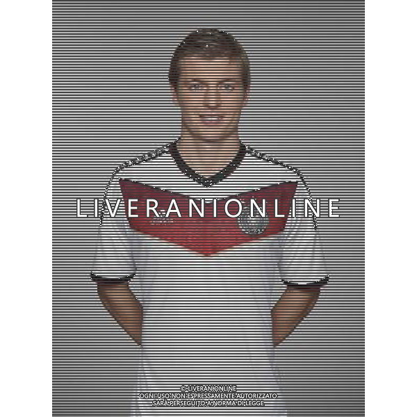 firo : 24.05.2014 Fu§ball,Fussball,Nationalmannschaft Deutschland, Weltmeisterschaft, WM 2014 Brasilien,Portraittermin, Toni KROOS, Portrait, $worldrightsEs gelten unsere AGB, einsehbar auf www.firosportphoto.de Poolfoto, copyright by firo sportphoto: Coesfelder Str.207 48249 DŸlmenTel.:02594 9916004 www.firosportphoto.de mail@firosportphoto.de (V o l k s b a n k B o c h u m - W i t t e n ) BLZ.: 430 601 29 Kt. Nr.: 341 117 100 Tel.:02594 9916004 AG ALDO LIVERANI SAS ONLY ITALY
