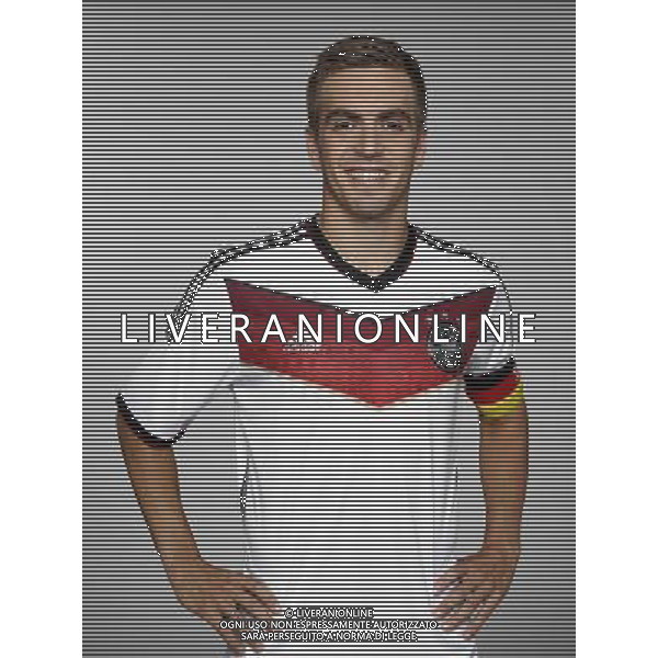 firo : 24.05.2014 Fu§ball,Fussball,Nationalmannschaft Deutschland, Weltmeisterschaft, WM 2014 Brasilien,Portraittermin, Philipp LAHM, Portrait, $worldrightsEs gelten unsere AGB, einsehbar auf www.firosportphoto.de Poolfoto, copyright by firo sportphoto: Coesfelder Str.207 48249 DŸlmenTel.:02594 9916004 www.firosportphoto.de mail@firosportphoto.de (V o l k s b a n k B o c h u m - W i t t e n ) BLZ.: 430 601 29 Kt. Nr.: 341 117 100 Tel.:02594 9916004 AG ALDO LIVERANI SAS ONLY ITALY