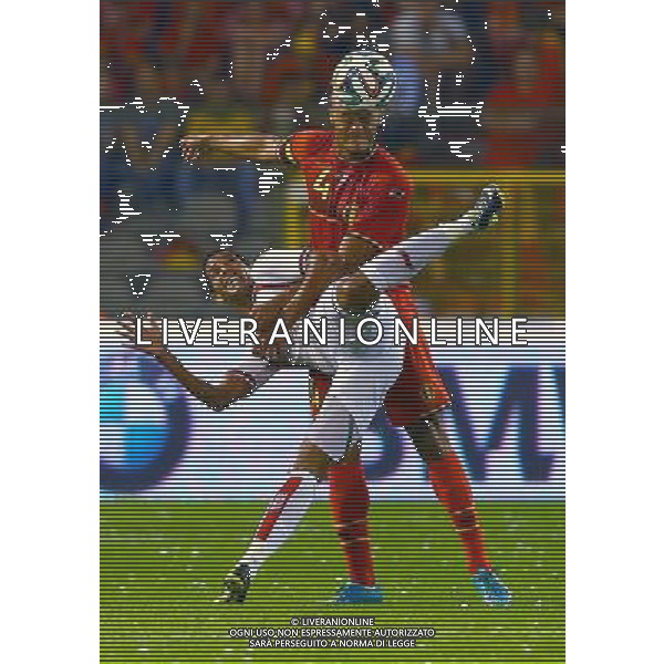 (140608) -- BRUSSELS, June 8, 2014 () -- Belgium\'s Vincent Kompany (top) vies during a friendly soccer match against Tunisia in Brussels, on June 7, 2014. Belgium won 1-0. (/Gong Bing) (hy) ©PHOTOSHOT/Agenzia Aldo Liverani sas - ITALY ONLY - EDITORIAL USE ONLY - BELGIO VS TUNISIA partita di calcio amichevole a Bruxelles, 7 giugno 2014. Il Belgio ha vinto per 1-0