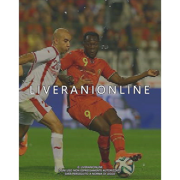 (140608) -- BRUSSELS, June 8, 2014 () -- Belgium\'s Romelu Lukaku (R) passes the ball during a friendly soccer match against Tunisia in Brussels, on June 7, 2014. Belgium won 1-0. (/Gong Bing) (hy) ©PHOTOSHOT/Agenzia Aldo Liverani sas - ITALY ONLY - EDITORIAL USE ONLY - BELGIO VS TUNISIA partita di calcio amichevole a Bruxelles, 7 giugno 2014. Il Belgio ha vinto per 1-0