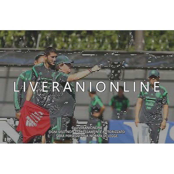(140608) -- SANTOS, June 8, 2014 (Xinhua) -- Miguel Herrera (L, front) coach of Mexico\'s national soccer team takes part during a training session, at the O Rei Pele Complex, previous to the FIFA World Cup Brazil 2014, in Santos, Brazil, on June 8, 2014. (Xinhua/AGENCIA ESTADO) (ce) ***BRAZIL OUT*** AG ALDO LIVERANI SAS ONLY ITALY