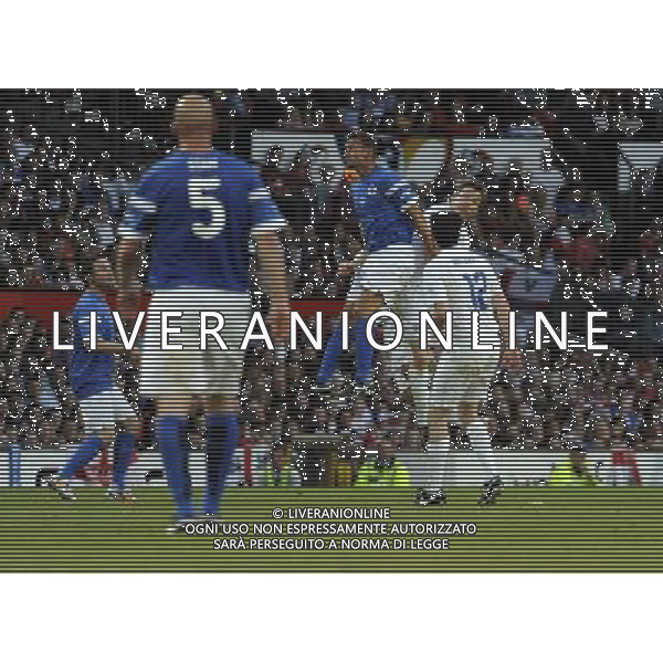 Soccer Aid at Old Trafford Football Club Manchester on 8th June 2014. Sam Worthington beats Ben Shephard to the ball. ©PHOTOSHOT/Agenzia Aldo Liverani sas - ITALY ONLY - EDITORIAL USE ONLY - Partita di beneficenza tra l\'Inghilterra e Resto del Mondo con le stelle mondiali del calcio e dello spettacolo all\'Old Trafford, stadio del Manchester United, 8 giugno 2014