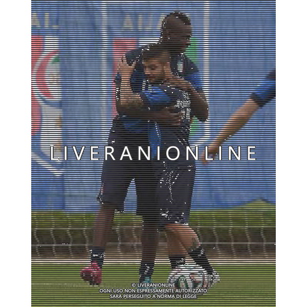 FIFA World Cup Brasile 2014 Mangaritiba (Rio de Janeiro) - 10.06.2014 Allenamento Italia Nella Foto:abbraccio balotelli insigne /Ph.Vitez-Ag. Aldo Liverani