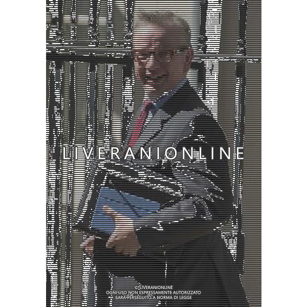Michael Gove leaves a Cabinet meeting from Downing Street. The chairs include Angelina Jolie and the Foreign Secretary Hague ©PHOTOSHOT/Agenzia Aldo Liverani sas - ITALY ONLY - EDITORIAL USE ONLY - L\'attrice Angelina Jolie partecipa a una riunione al 10 di Downing Street a Londra, Inghilterra il 10 giugno 2014, nell\'ambito del Summit globale per porre fine alla violenza sessuale nei conflitti mondiali