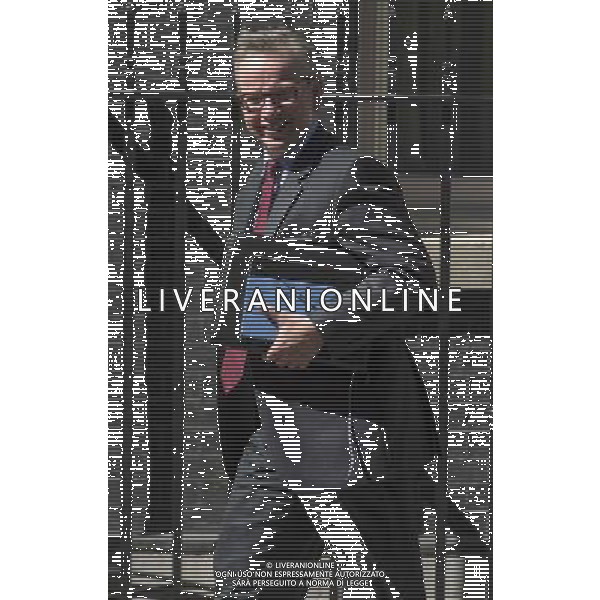 Michael Gove leaves a Cabinet meeting from Downing Street. The chairs include Angelina Jolie and the Foreign Secretary Hague ©PHOTOSHOT/Agenzia Aldo Liverani sas - ITALY ONLY - EDITORIAL USE ONLY - L\'attrice Angelina Jolie partecipa a una riunione al 10 di Downing Street a Londra, Inghilterra il 10 giugno 2014, nell\'ambito del Summit globale per porre fine alla violenza sessuale nei conflitti mondiali
