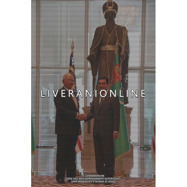 (140610) -- ASHKHABAD, June 10, 2014 (Xinhua) -- Turkmen President Gurbanguly Berdymukhamedov (R) shakes hands with visiting Malaysian Prime Minister Najib Razak in Ashkhabad, Turkmenistan, June 10, 2014. (Xinhua/Lu Jingli) (cy) ©PHOTOSHOT/Agenzia Aldo Liverani sas - ITALY ONLY - EDITORIAL USE ONLY
