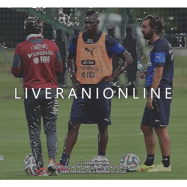 FIFA World Cup Brasile 2014 Mangaritiba (Rio de Janeiro) - 11.06.2014 Allenamento Italia Nella Foto:prandelli si ferma a parlare con balotelli e pirlo a fine allenamento /Ph.Vitez-Ag. Aldo Liverani