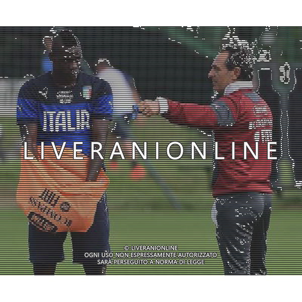 FIFA World Cup Brasile 2014 Mangaritiba (Rio de Janeiro) - 11.06.2014 Allenamento Italia Nella Foto:prandelli si ferma a parlare con balotelli a fine allenamento /Ph.Vitez-Ag. Aldo Liverani