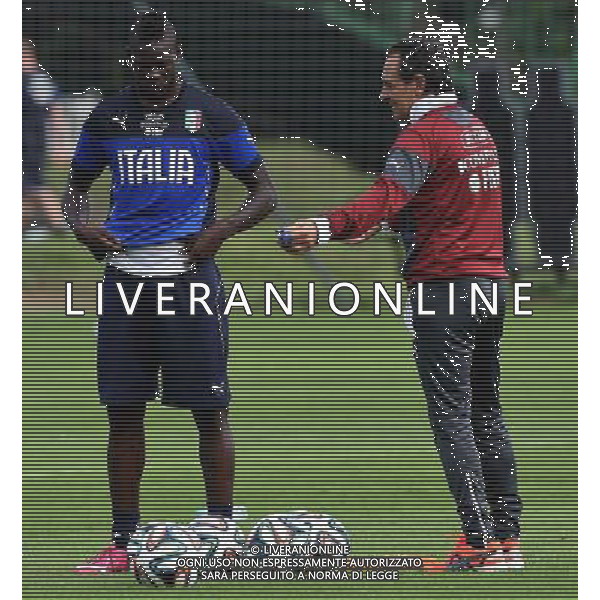 FIFA World Cup Brasile 2014 Mangaritiba (Rio de Janeiro) - 11.06.2014 Allenamento Italia Nella Foto:prandelli si ferma a parlare con balotelli a fine allenamento /Ph.Vitez-Ag. Aldo Liverani