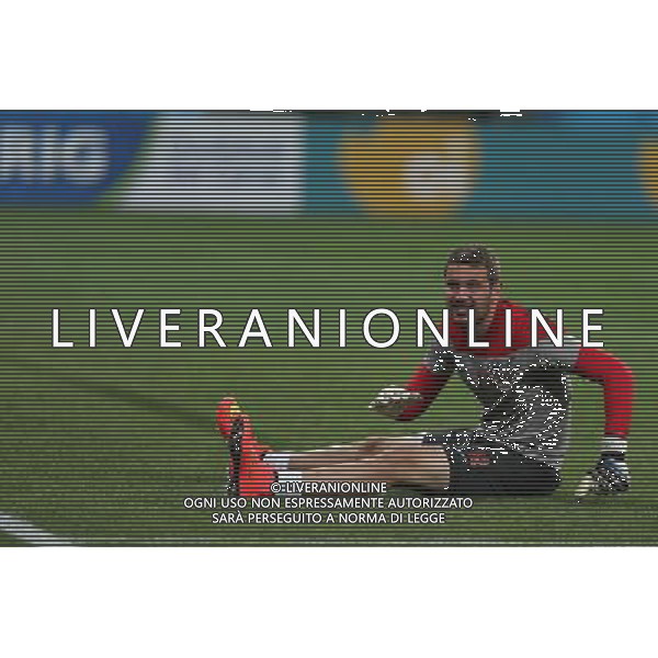 (140611) -- SAO PAULO, June 11, 2014 () -- Croatia\'s goalkeeper Oliver Zelenika warms up during the training in Sao Paulo, Brazil, on June 11, 2014, one day ahead of the opening match of 2014 FIFA World Cup between Brazil and Croatia.(/Xu Zijian)(rh) ©PHOTOSHOT/Agenzia Aldo Liverani sas - ITALY ONLY - EDITORIAL USE ONLY - Conferenza stampa e allenamento della nazionale della Croazia a San Paolo, Brasile, il 11 giugno 2014, un giorno prima della partita di Coppa del mondo FIFA 2014