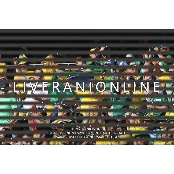 (140612) -- SAO PAULO, June 12, 2014 () -- Football fans are seen before the opening match of 2014 FIFA World Cup in the Arena de Sao Paulo Stadium in Sao Paulo, Brazil, June 12, 2014.(/Xu Zijian)(pcy) AG ALDO LIVERANI SAS ONLY ITALY