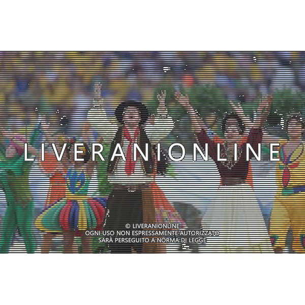 (140612) -- SAO PAULO, June 12, 2014 () -- Performers give a show on the opening ceremony of 2014 FIFA World Cup in the Arena de Sao Paulo Stadium in Sao Paulo, Brazil, June 12, 2014.(/Xu Zijian)(pcy) AG ALDO LIVERANI SAS ONLY ITALY