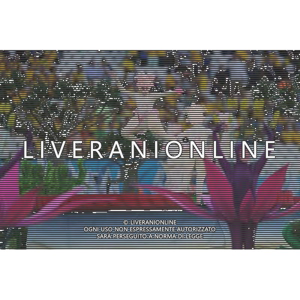 (140612) -- SAO PAULO, June 12, 2014 () -- Performers give a show on the opening ceremony of 2014 FIFA World Cup in the Arena de Sao Paulo Stadium in Sao Paulo, Brazil, June 12, 2014.(/Xu Zijian)(pcy) AG ALDO LIVERANI SAS ONLY ITALY