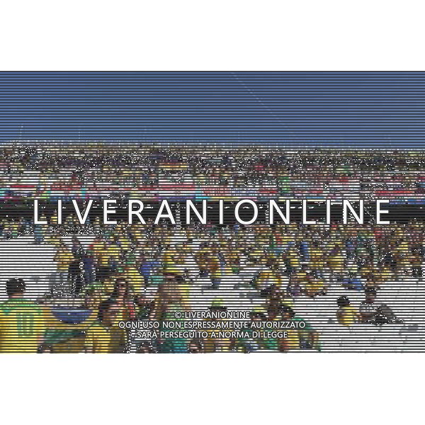 (140612) -- SAO PAULO, June 12, 2014 () -- Soccer fans are about to watch the opening ceremony of 2014 FIFA World Cup in the Arena de Sao Paulo Stadium in Sao Paulo, Brazil, June 12, 2014.(/Xu Zijian)(pcy) AG ALDO LIVERANI SAS ONLY ITALY