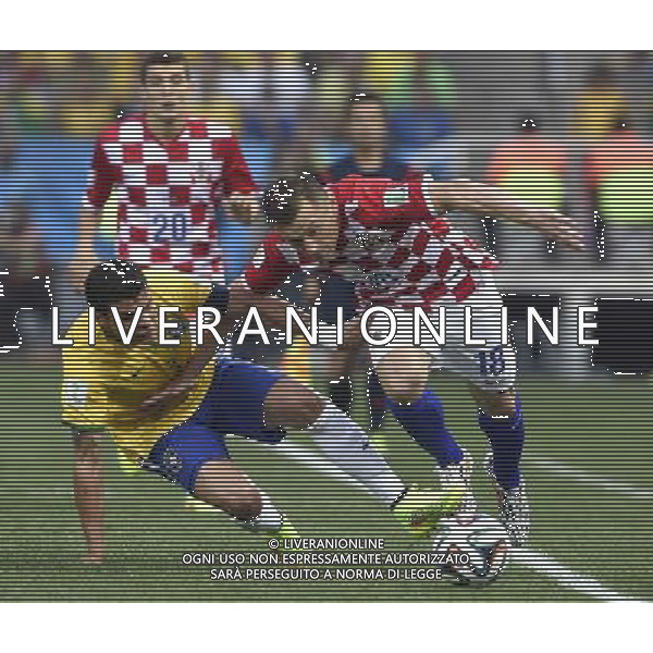 (140612) -- SAO PAULO, June 12, 2014 () -- Brazil\'s Silva Thiago vies with Croatia\'s Olic Ivic during the opening match of 2014 FIFA World Cup in the Arena de Sao Paulo Stadium in Sao Paulo, Brazil, June 12, 2014. (/Qi Heng)(rh) AG ALDO LIVERANI SAS ONLY ITALY