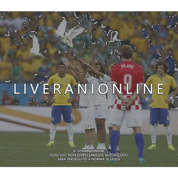 (140612) -- SAO PAULO, June 12, 2014 () -- Children release doves before the opening match of 2014 FIFA World Cup in the Arena de Sao Paulo Stadium in Sao Paulo, Brazil, June 12, 2014.(/Wang Lili)(pcy) AG ALDO LIVERANI SAS ONLY ITALY