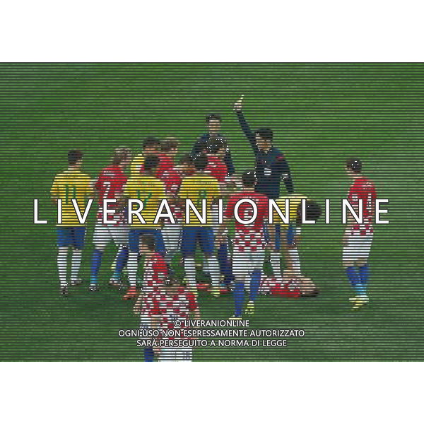 (140612) -- SAO PAULO, June 12, 2014 () -- Referee Nishimura Yuichi gives a yellow card to Brazil\'s Neymar during the opening match of 2014 FIFA World Cup in the Arena de Sao Paulo Stadium in Sao Paulo, Brazil, June 12, 2014.(/Liao Yujie)(pcy) AG ALDO LIVERANI SAS ONLY ITALY