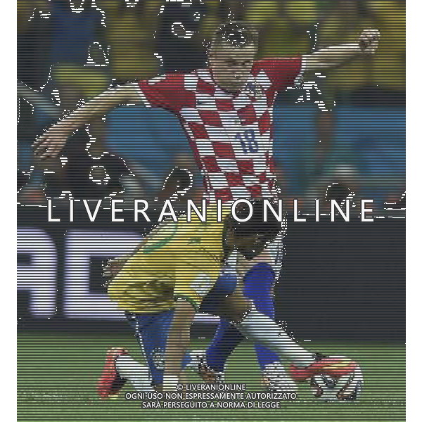 (140612) -- SAO PAULO, June 12, 2014 () -- Brazil\'s Neymar vies with Croatia\'s Olic Ivica during the opening match of 2014 FIFA World Cup in the Arena de Sao Paulo Stadium in Sao Paulo, Brazil, June 12, 2014. (/Qi Heng)(rh) AG ALDO LIVERANI SAS ONLY ITALY