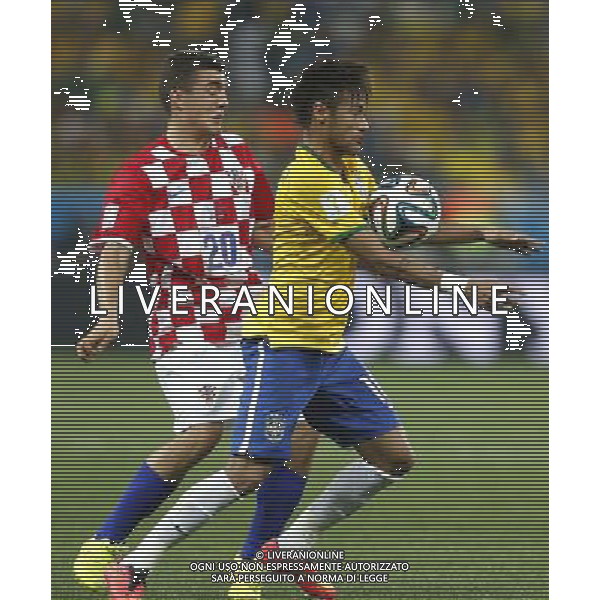 (140612) -- SAO PAULO, June 12, 2014 () -- Brazil\'s Ney mar vies with Croatia\'s Mateo Kovacic during the opening match of 2014 FIFA World Cup in the Arena de Sao Paulo Stadium in Sao Paulo, Brazil, June 12, 2014. (/Wang Lili)(rh) AG ALDO LIVERANI SAS ONLY ITALY