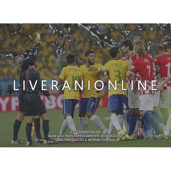 (140612) -- SAO PAULO, June 12, 2014 () -- Referee Nishimura Yuichi (1st L) gives a yellow card to Brazil\'s Neymar (3rd L) during the opening match of 2014 FIFA World Cup in the Arena de Sao Paulo Stadium in Sao Paulo, Brazil, June 12, 2014.(/Zhou Lei)(rh) AG ALDO LIVERANI SAS ONLY ITALY
