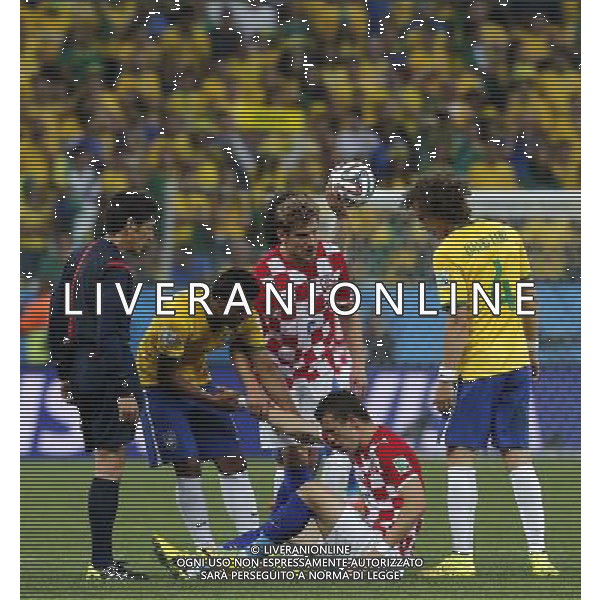 (140612) -- SAO PAULO, June 12, 2014 () -- Croatia\'s Ivan Perisic falls down on the field during the opening match of 2014 FIFA World Cup in the Arena de Sao Paulo Stadium in Sao Paulo, Brazil, June 12, 2014. (/Zhou Lei)(rh) AG ALDO LIVERANI SAS ONLY ITALY