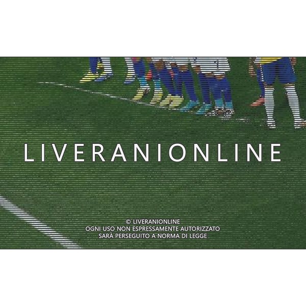 (140612) -- SAO PAULO, June 12, 2014 () -- Croatia\'s players stand behind a line drawn by Referee Yuichi Nishimura as Brazil\'s Neymar prepares for a free ball during the opening match of 2014 FIFA World Cup in the Arena de Sao Paulo Stadium in Sao Paulo, Brazil, June 12, 2014.(/Liao Yujie)(pcy) AG ALDO LIVERANI SAS ONLY ITALY