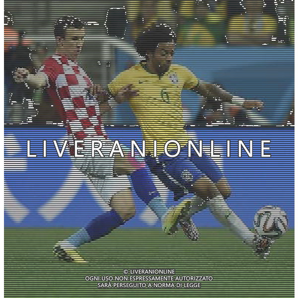 (140612) -- SAO PAULO, June 12, 2014 () -- Brazil\'s Marcelo vies with Croatia\'s Ivan Perisic during the opening match of 2014 FIFA World Cup in the Arena de Sao Paulo Stadium in Sao Paulo, Brazil, June 12, 2014. (/Qi Heng)(rh) AG ALDO LIVERANI SAS ONLY ITALY