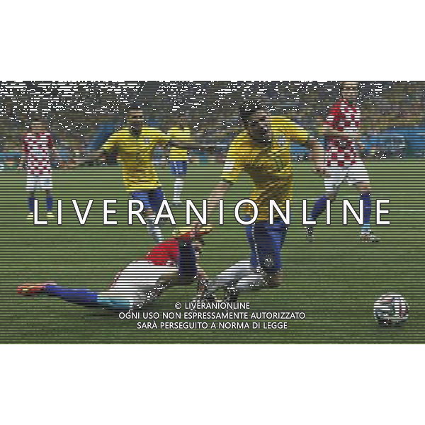 (140612) -- SAO PAULO, June 12, 2014 () -- Brazil\'s Oscar (R) falls down during the opening match of 2014 FIFA World Cup in the Arena de Sao Paulo Stadium in Sao Paulo, Brazil, June 12, 2014. (/Zhou Lei)(rh) AG ALDO LIVERANI SAS ONLY ITALY