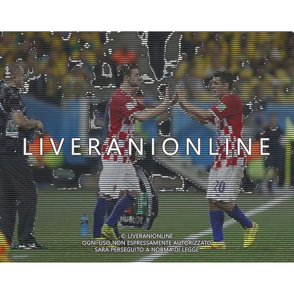 (140612) -- SAO PAULO, June 12, 2014 () -- Croatia\'s Marcelo Brozovic (L) substitutes Mateo Kovacic (R) during the opening match of 2014 FIFA World Cup in the Arena de Sao Paulo Stadium in Sao Paulo, Brazil, June 12, 2014.(/Wang Lili)(pcy) AG ALDO LIVERANI SAS ONLY ITALY