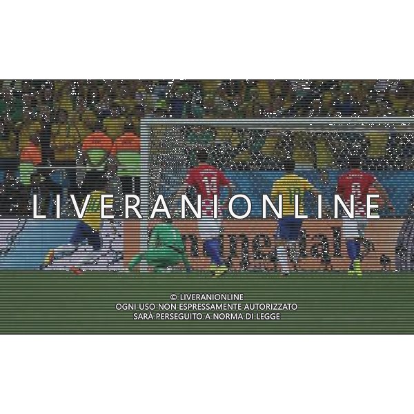 (140612) -- SAO PAULO, June 12, 2014 () -- Brazil\'s Neymar (1st L) scores a penalty kick during the opening match of 2014 FIFA World Cup in the Arena de Sao Paulo Stadium in Sao Paulo, Brazil, June 12, 2014.(/Xu Zijian)(pcy) AG ALDO LIVERANI SAS ONLY ITALY