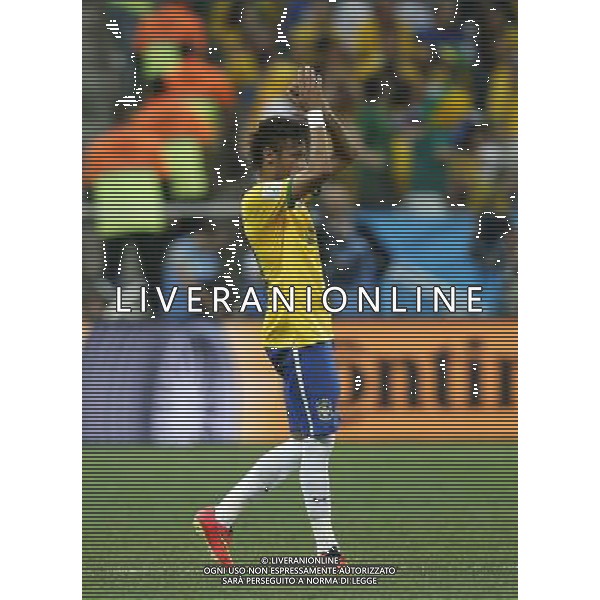 (140612) -- SAO PAULO, June 12, 2014 () -- Brazil\'s Neymar gestures to the audience before being substituted during the opening match of 2014 FIFA World Cup in the Arena de Sao Paulo Stadium in Sao Paulo, Brazil, June 12, 2014. (/Wang Lili)(rh) AG ALDO LIVERANI SAS ONLY ITALY