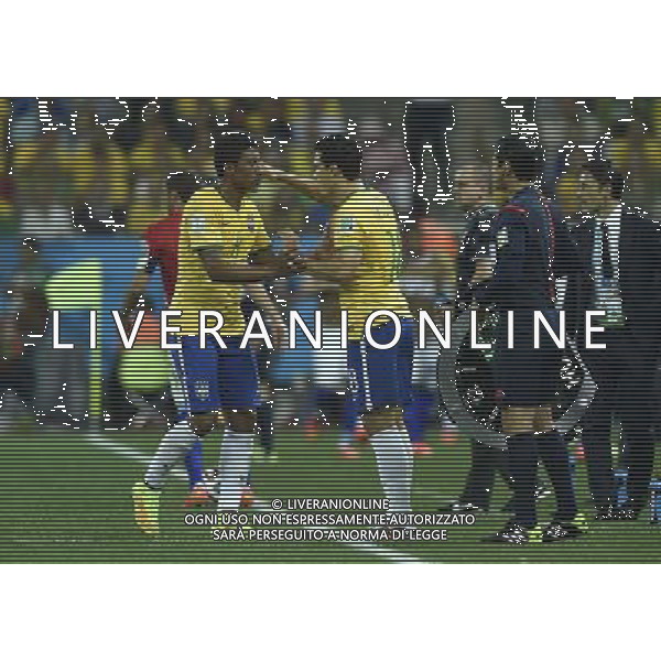 (140612) -- SAO PAULO, June 12, 2014 () -- Brazil\'s Hernanes (R) substitutes Paulinho (L) during the opening match of 2014 FIFA World Cup in the Arena de Sao Paulo Stadium in Sao Paulo, Brazil, June 12, 2014. (/Qi Heng)(rh) AG ALDO LIVERANI SAS ONLY ITALY