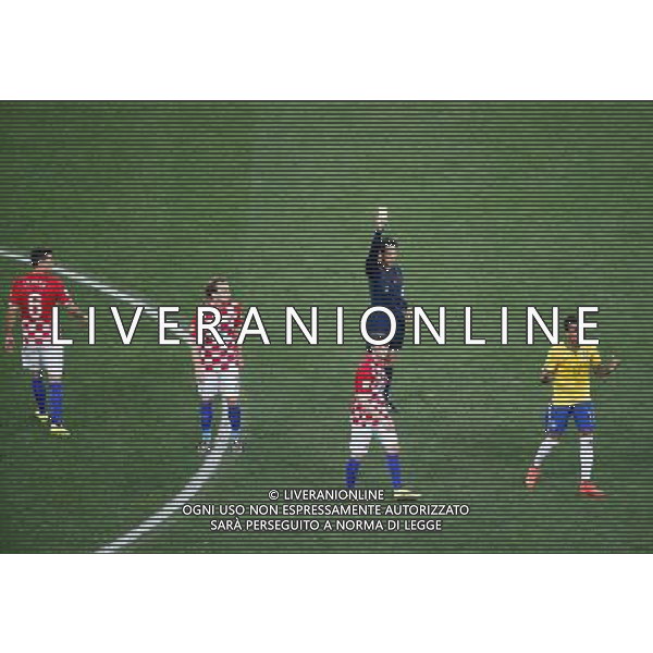 (140612) -- SAO PAULO, June 12, 2014 () -- Referee Yuichi Nishimura gives a yellow card to Brazil\'s Luiz Gustavo (1st R) during the opening match of 2014 FIFA World Cup in the Arena de Sao Paulo Stadium in Sao Paulo, Brazil, June 12, 2014. Brazil won 3-1 over Croatia on Thursday (/Liao Yujie)(pcy) AG ALDO LIVERANI SAS ONLY ITALY
