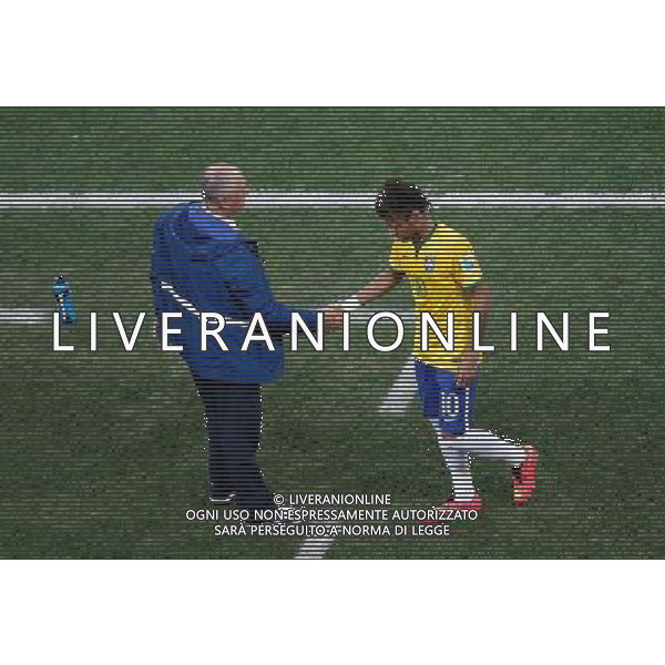 (140612) -- SAO PAULO, June 12, 2014 () -- Brazil\'s Neymar (R) shakes hands with coach Luiz Felipe Scolari after the opening match of 2014 FIFA World Cup in the Arena de Sao Paulo Stadium in Sao Paulo, Brazil, June 12, 2014. Brazil won 3-1 over Croatia on Thursday. (/Liao Yujie)(pcy) AG ALDO LIVERANI SAS ONLY ITALY